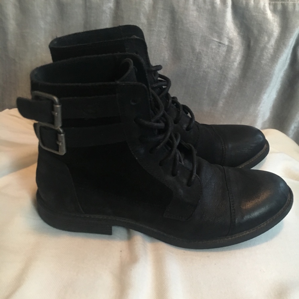 Women’s Levi Boots